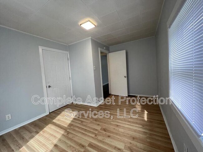 Building Photo - 2788 Hickory St