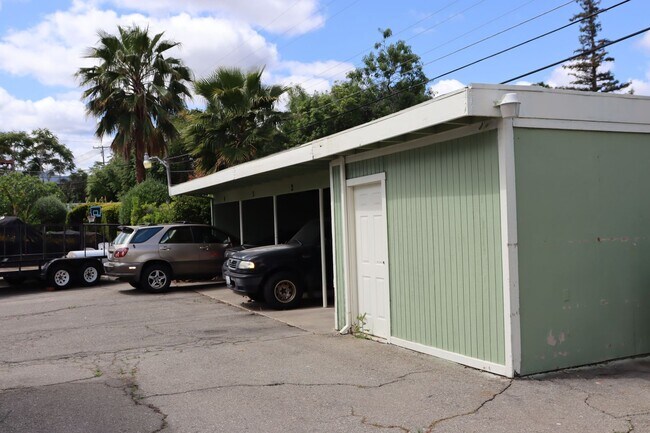 Building Photo - Unit 3