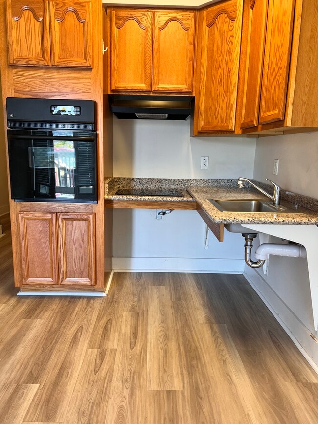 Building Photo - 1600 Soquel Ave