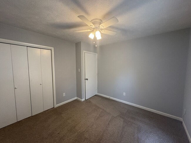 Building Photo - Charming 3 Bed, 2 Bath Tri-Level Home