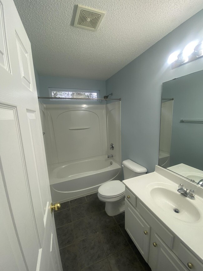 Building Photo - 421 Emerson Dr