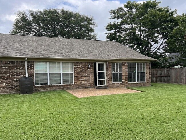 Building Photo - 9837 Oldham Dr