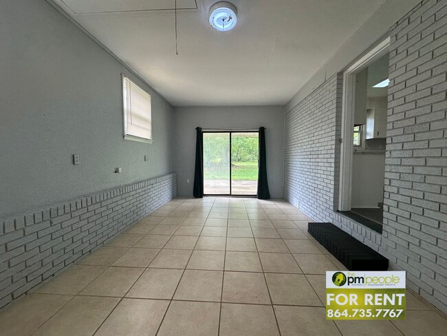 Building Photo - Newly renovated, cute Easley 3/1.5 Available!