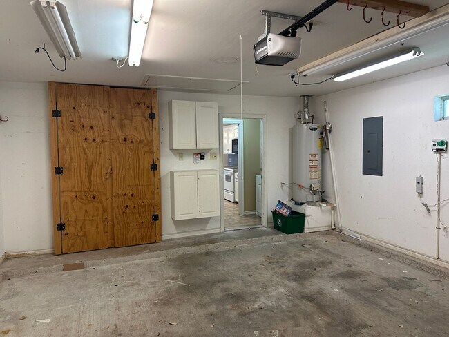 Building Photo - College Station -3 bedroom/2 bath - Fenced in back yard and House is in an EXCELLENT LOCATION