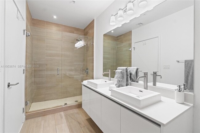 Building Photo - 1600 SW 1st Ave