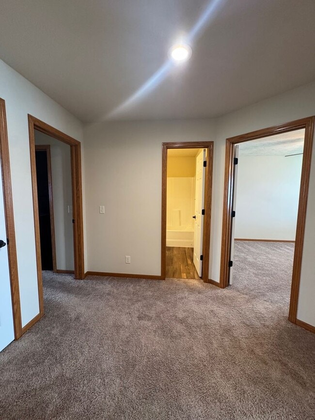 Building Photo - Spacious 3-Bedroom Townhome in Prairie Vil...