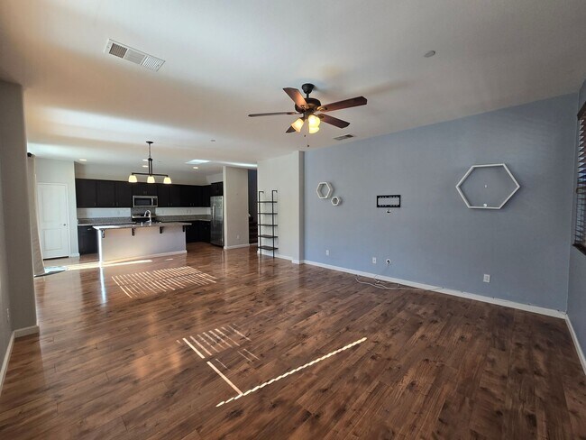 Building Photo - Spacious Home in Amenity-Rich Community