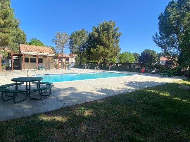 Building Photo - East Palmdale Condo/Gated Community w/ Pool and Spa