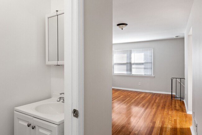 Building Photo - 601-615 Benner St LLC