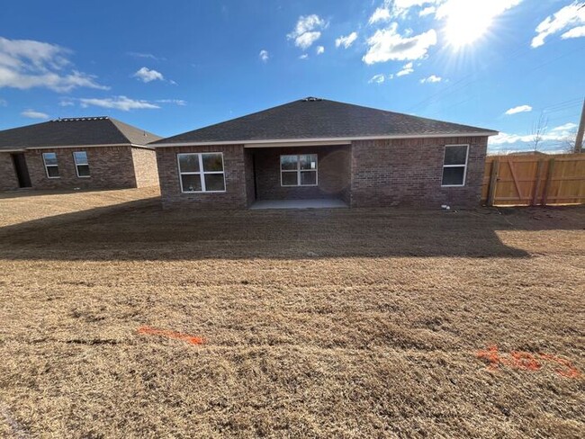 Building Photo - NEWER Three Bedroom | Two Bath Home in Par...