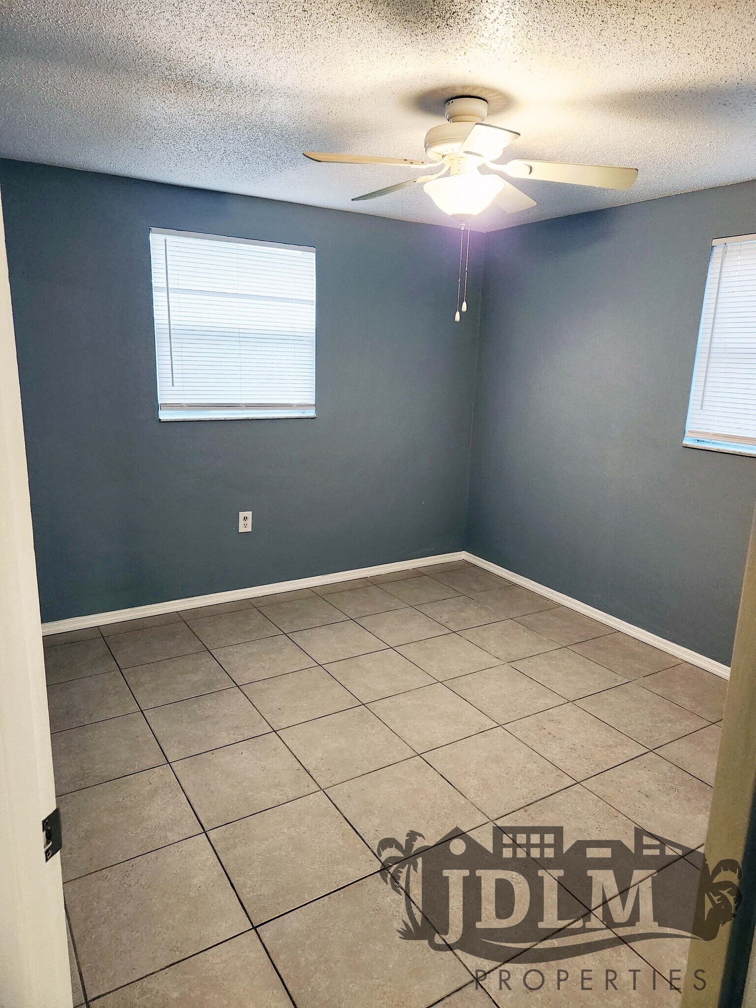 Building Photo - 12515 1st Is