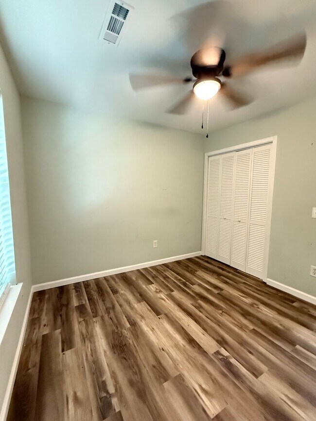 Building Photo - Charming 3-Bedroom Single-Family Home in N...