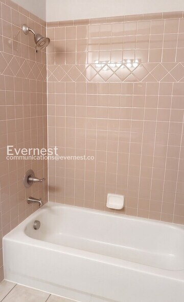 Building Photo - 2851 Kansas Dr