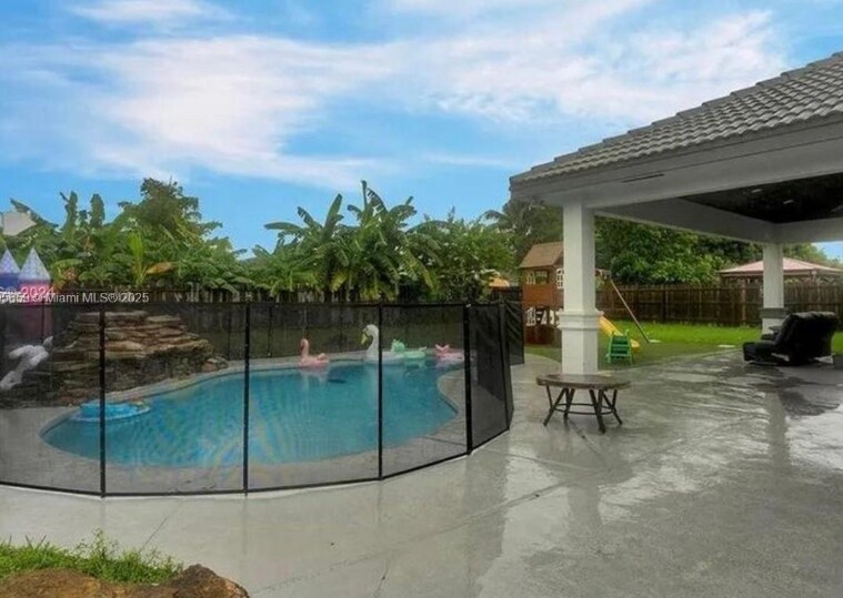 Building Photo - 19905 SW 135th Ave