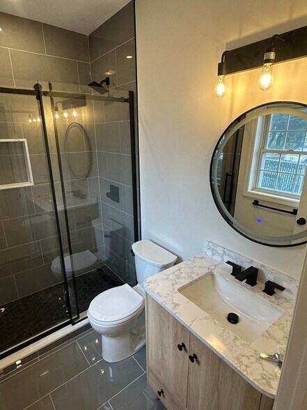 Bathroom - 10 Henry St