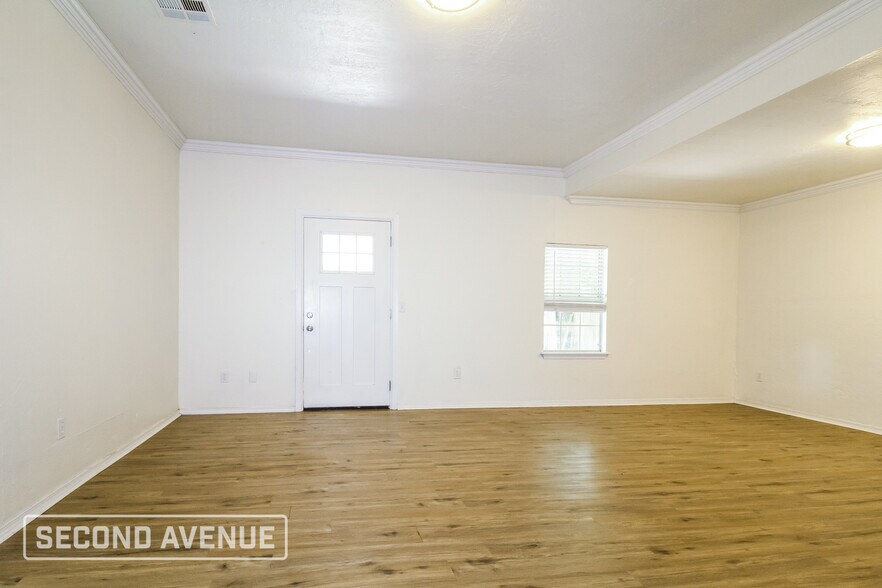 Building Photo - 1521 S Blackwelder Ave