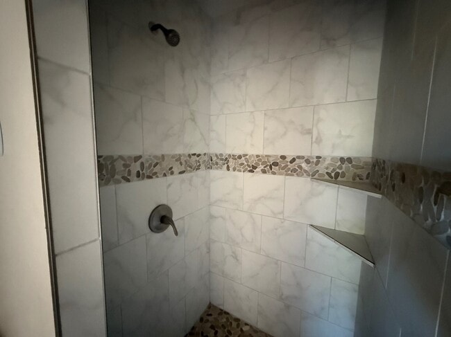 Building Photo - 105 S Magnolia St