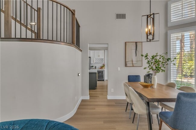 Building Photo - 8848 Rainbow Ridge Dr