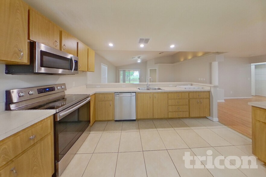 Building Photo - 2438 Pine Chase Cir