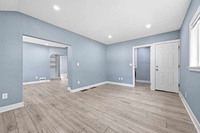 Building Photo - $2,820.95 with $300 off the first month's rent, 4 Beds - 2 Bath, Single Family Home in Denver wit...