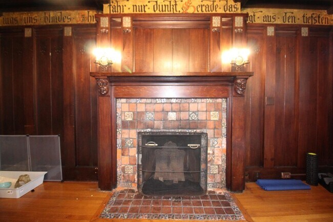 Building Photo - 33 Beacon St