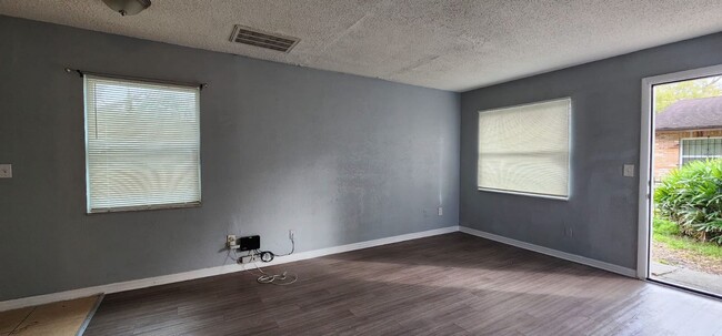 Building Photo - 1714 E Idell St