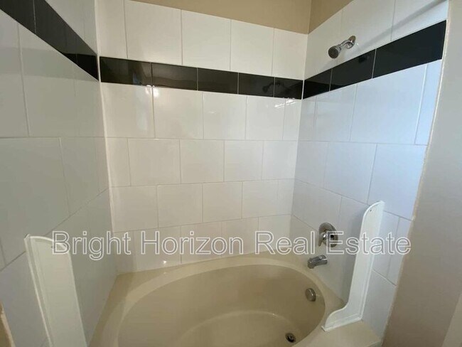 Building Photo - 3617 Valley Vista Dr