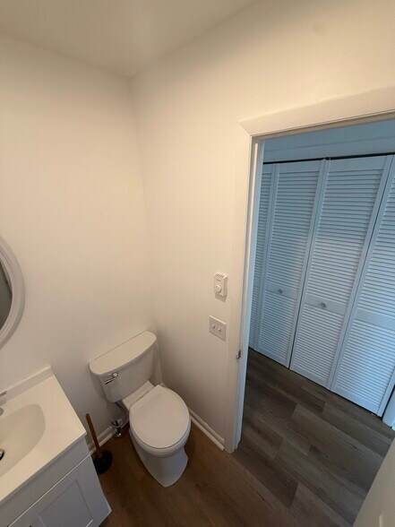 Building Photo - 10 Marlyn Dr