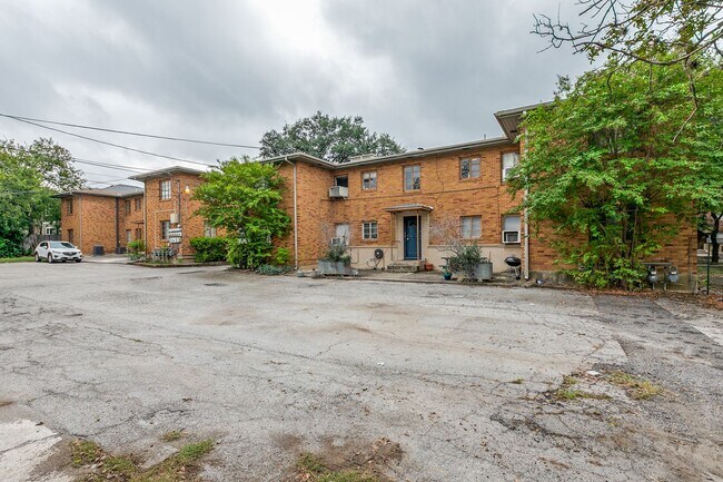 Building Photo - 229-N