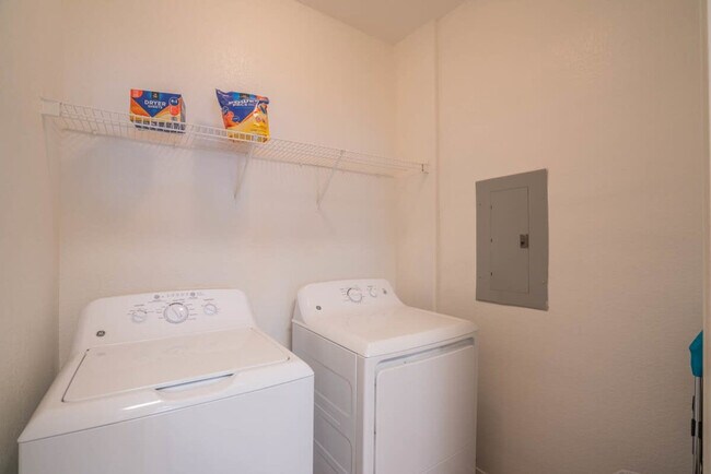 Building Photo - 10 W Minnezona Ave