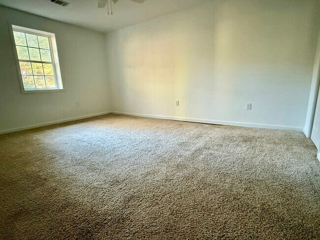 Building Photo - 3116 Alenes Dr