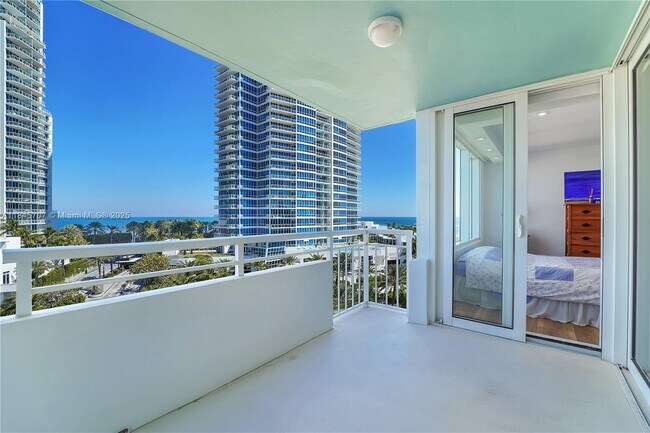 Building Photo - 400 South Pointe Dr