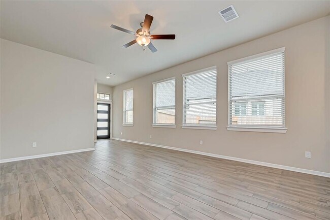 Building Photo - 348 Rise Ln