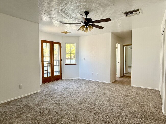 Building Photo - NORTHWEST SOLAR HOME - AVAILABLE NOW!
