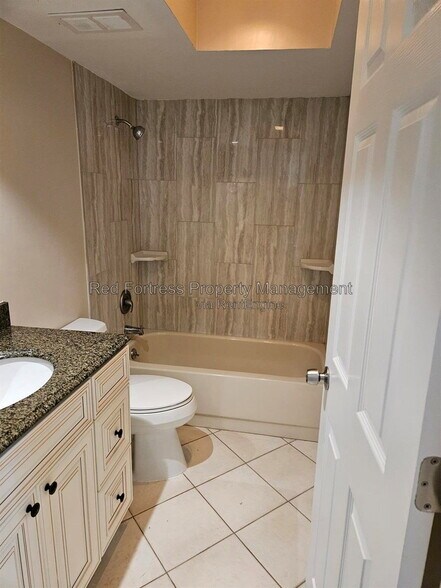 Building Photo - 17020 Golfside Cir