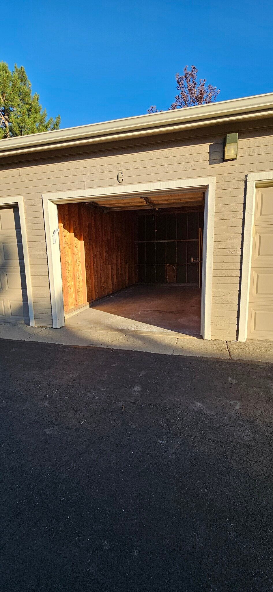 Building Photo - 8405 Pebble Creek Way