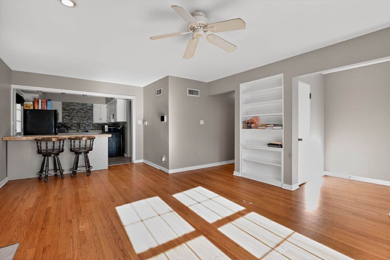 Building Photo - 800 W Joliet St