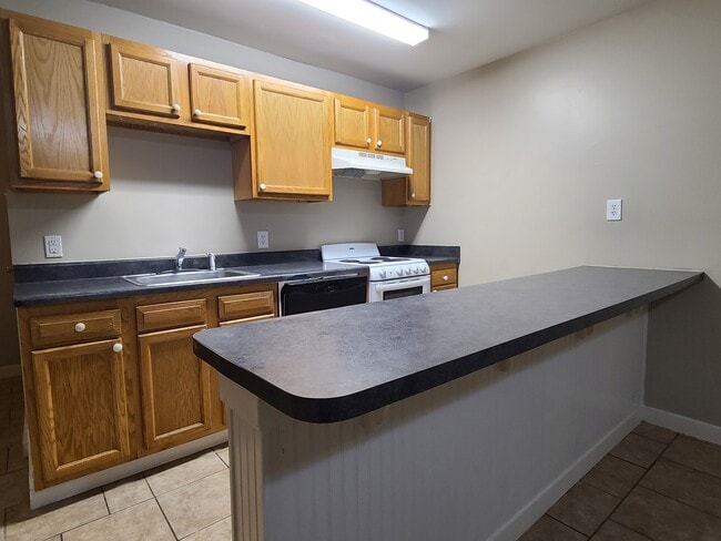 Building Photo - 1910 Ree St