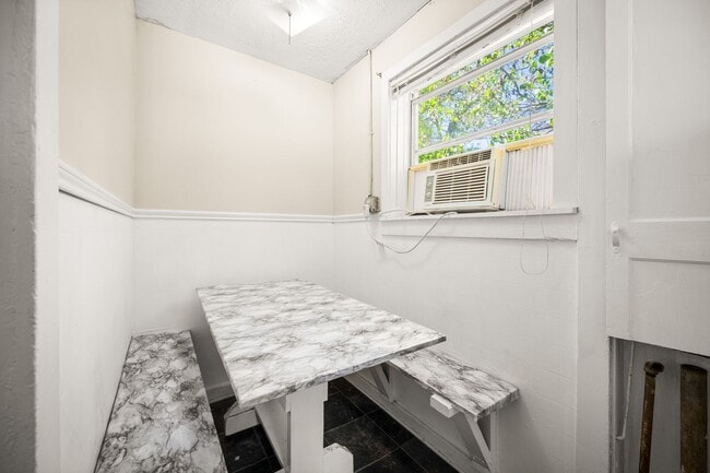 Building Photo - 2404 Orange St