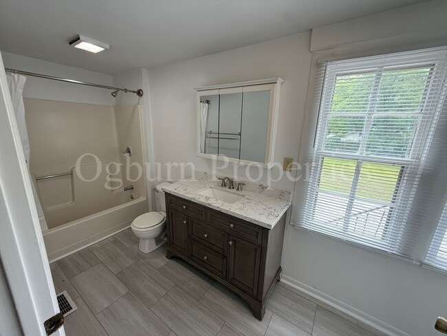 Building Photo - 265 Keating Dr
