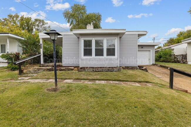 Building Photo - 1821 Korando Ave