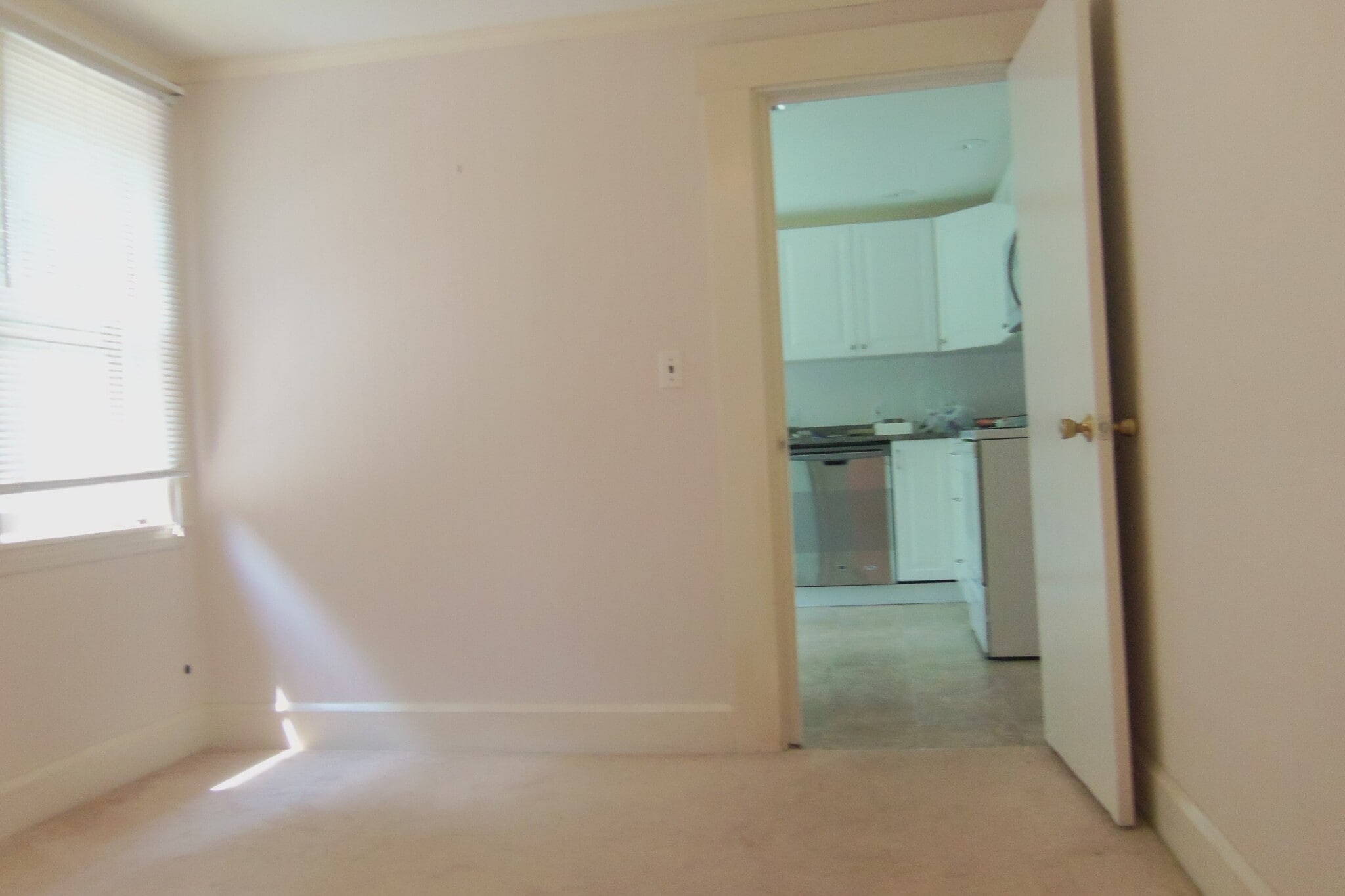 Building Photo - 122 W Central St