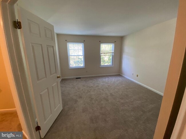 Building Photo - 116 Village Dr