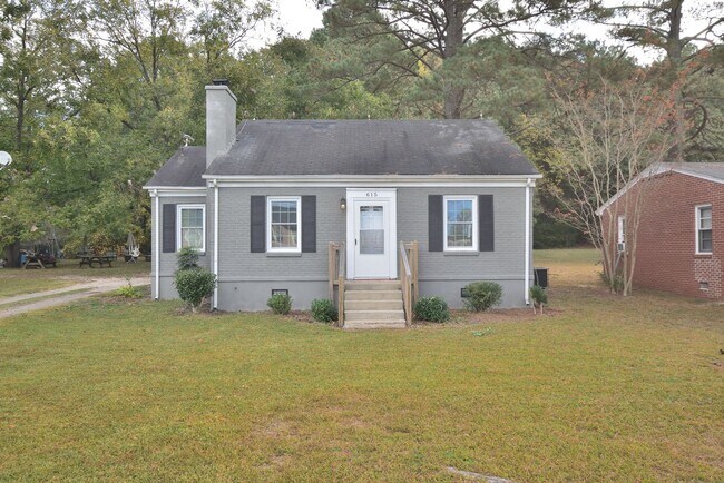 Primary Photo - 615 S Pine St