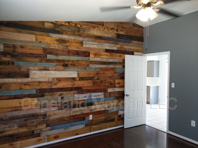 Building Photo - 4300 Trout Dr SE