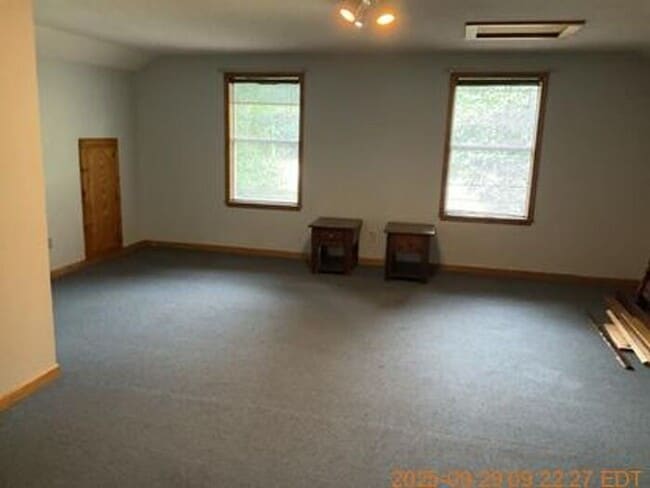 Building Photo - Spacious Home in Leesville