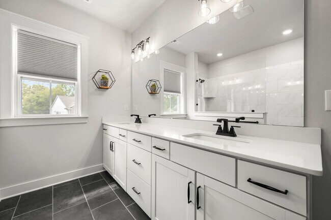 Building Photo - 2506 Lola Ave