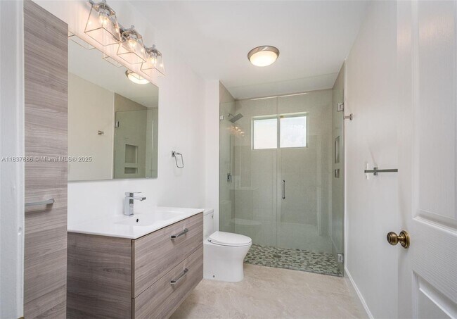 Building Photo - 2664 Edgewater Dr