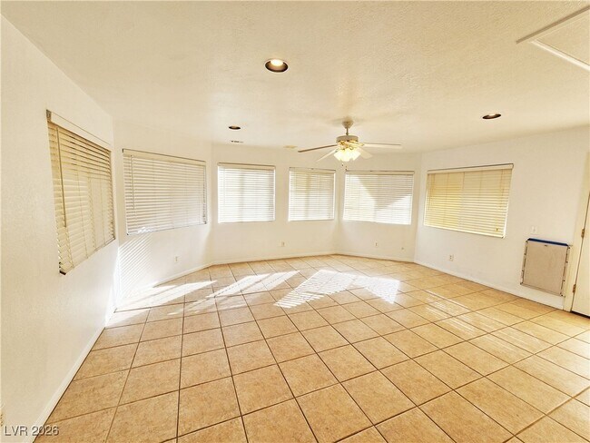 Building Photo - 2341 Yakima Ave