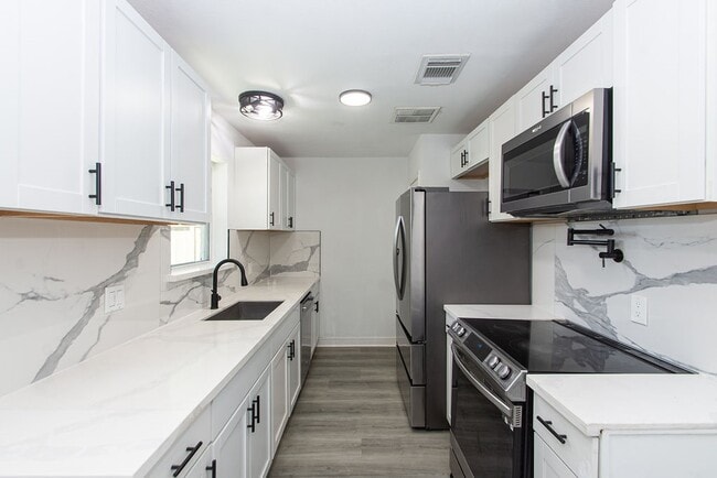 Building Photo - 11423 Hazen St